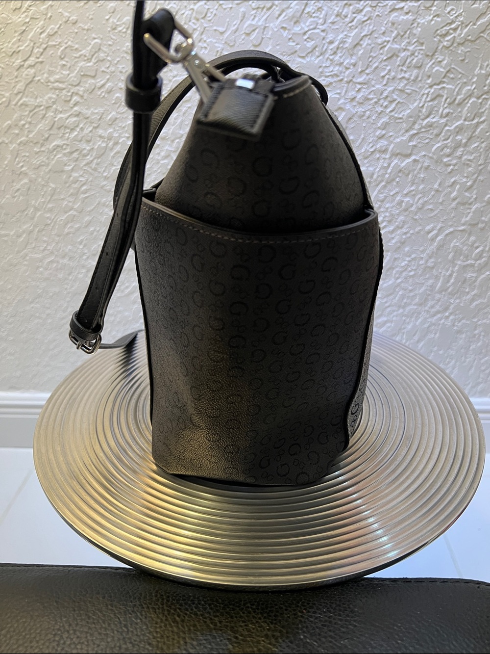 GUESS NWOT XL Black and Gray Monogram Tote with Shoulder Strap - Picture 4 of 9